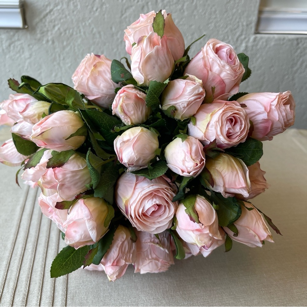 New High end Handecraft 18 silk Flowers with vase   Item: 18 silk Flowers  + Vas - Picture 8 of 14